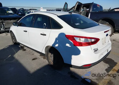 2014 Ford Focus S z USA, uszkodzony, nr VIN 1FADP3E25EL270300